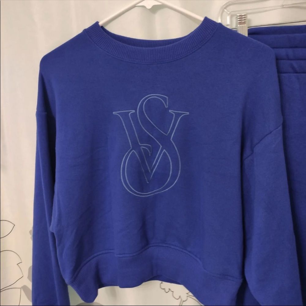 VICTORIA'S SECRET
Stretch Fleece Glitter Diamond Crewneck Set - Picture 2 of 2
